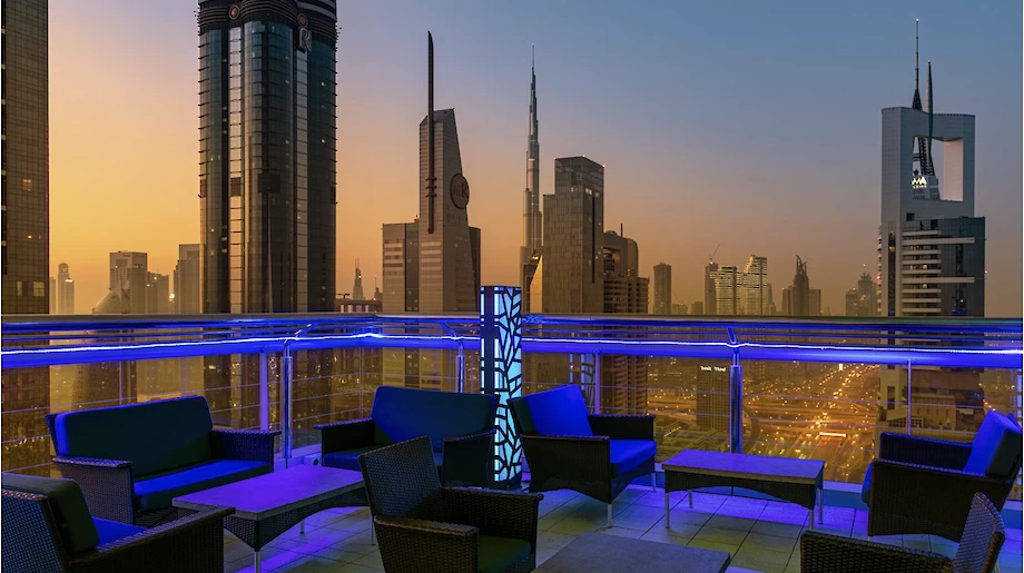 8. Level 43 Sky Lounge