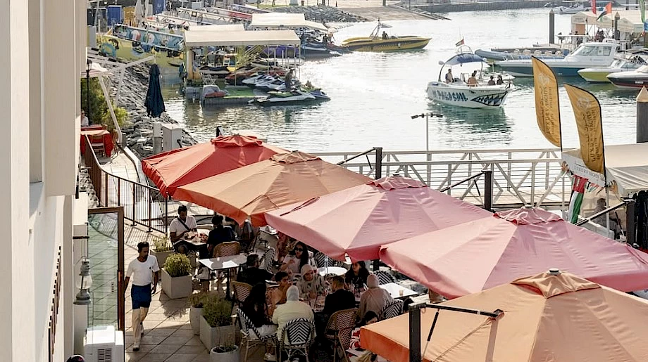 5. Le Petit Café