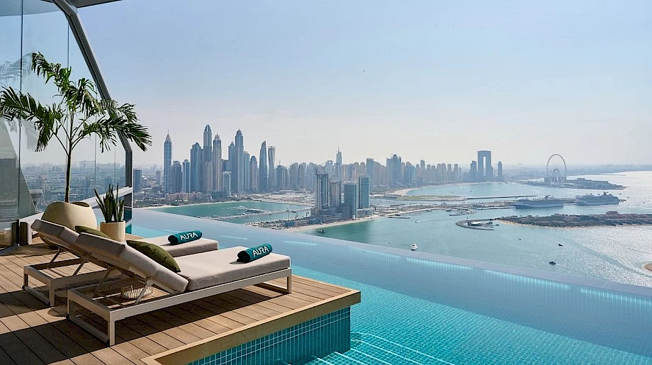 3. AURA Sky Pool – панорама на 360 градусов