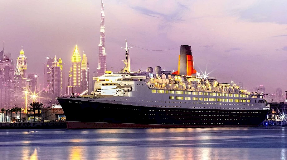 1. Queen Elizabeth 2 Hotel – ночлег на легендарном лайнере
