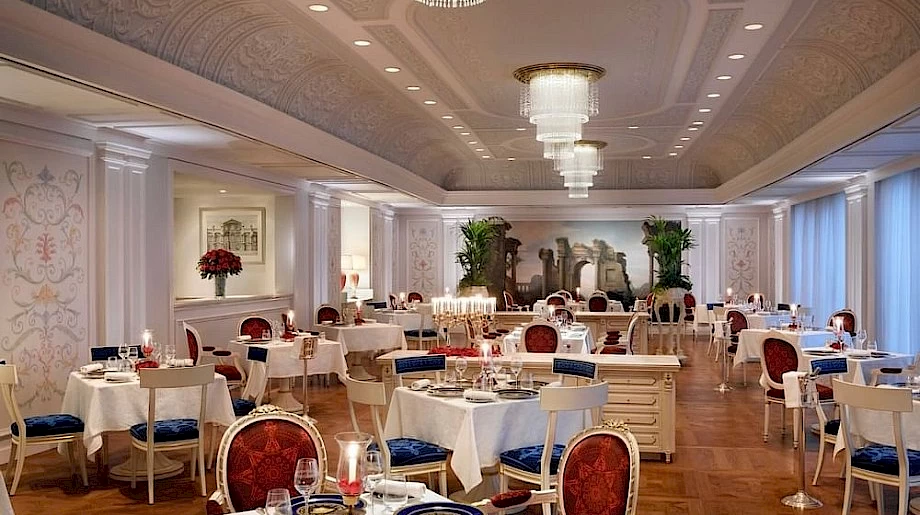 8. Vanitas в Palazzo Versace