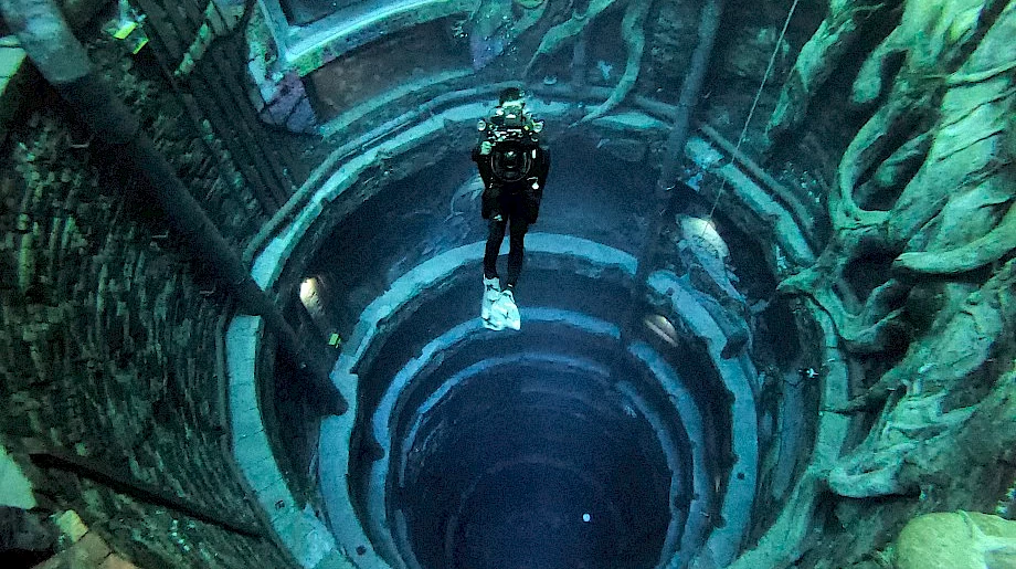 9. Deep Dive Dubai