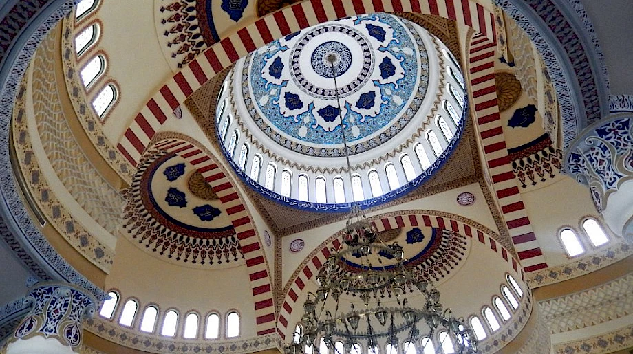 8. Мечеть Al Farooq Omar Bin Al Khattab