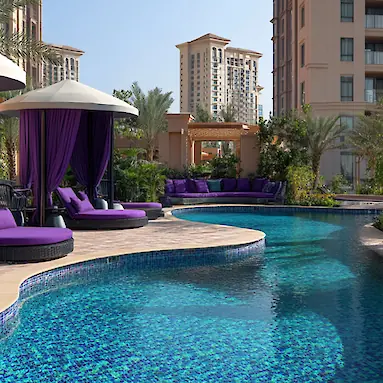 Mövenpick Hotel Jumeirah Beach (JBR): Location and Amenities