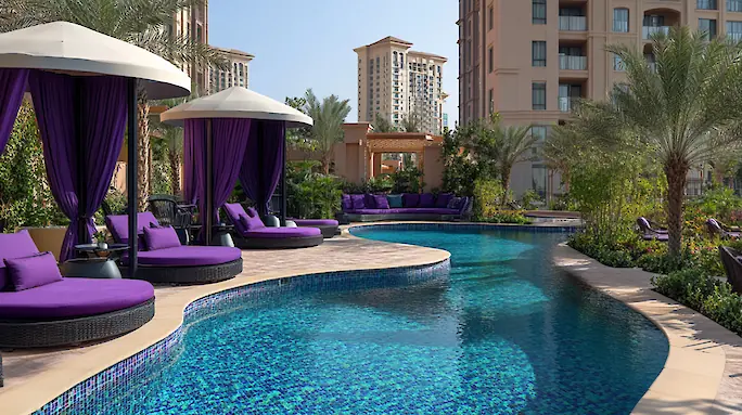 Mövenpick Hotel Jumeirah Beach (JBR): Location and Amenities