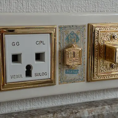 Electricity and Adapters in Dubai: What Tourists Should Bring with Them